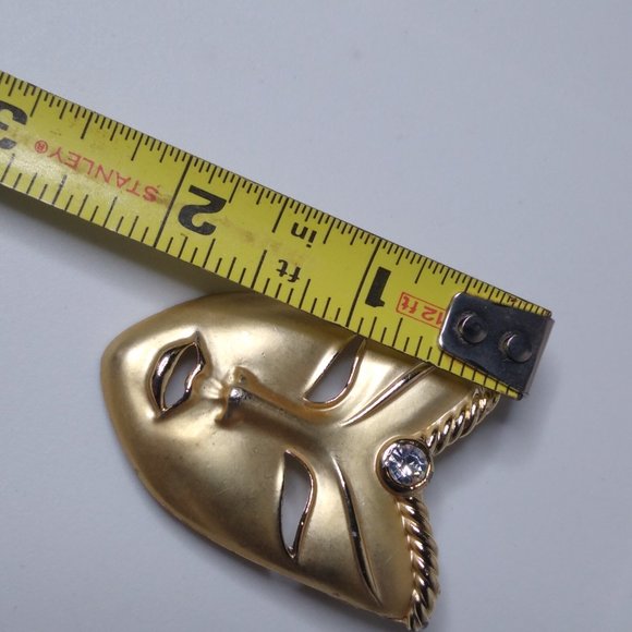 Vintage Decorative Metal Mask Brooch - Picture 12 of 13